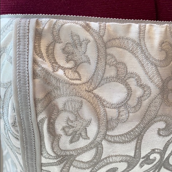 Stunning silver and white bustier - Picture 4 of 8